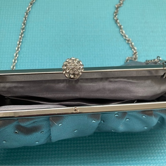 Lulu Townsend Clutch Silver Front sequins with decorative clasp. 10”x 5” - Picture 6 of 10
